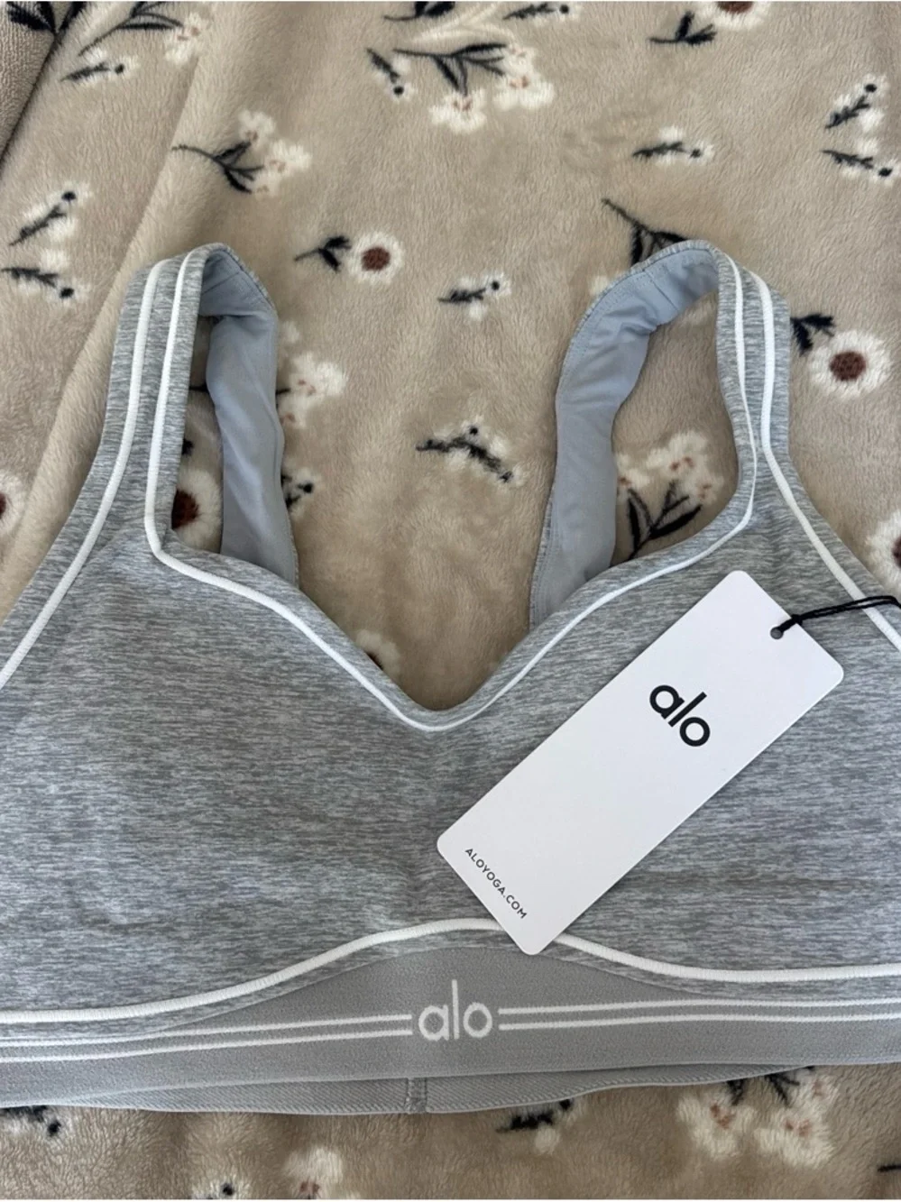 BUNDLE BRAND NEW ALO Yoga Gray Seamless Sports Bra & Leggings Set - Picture 3 of 9